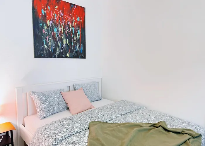 Charming 3 Bedrooms Near Station Apartment